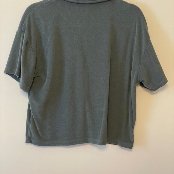Kittenish M green cropped button down polo St. Patrick’s Day minimalist trendy - Picture 7 of 7